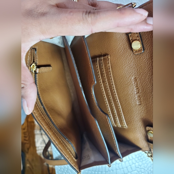 Michael Kors Hudson Large Phone Leather Crossbody - Picture 8 of 12